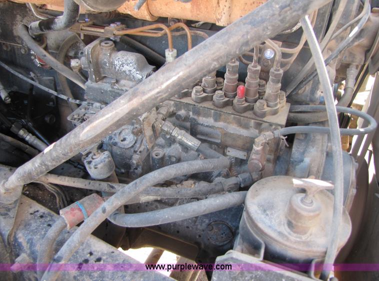 image for item A4631 1986 Mack R688ST semi truck