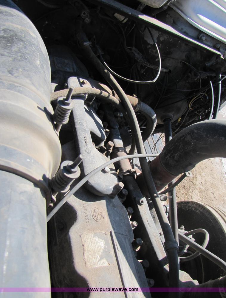 image for item A4631 1986 Mack R688ST semi truck