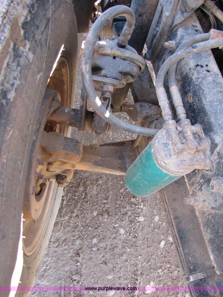 image for item A4631 1986 Mack R688ST semi truck