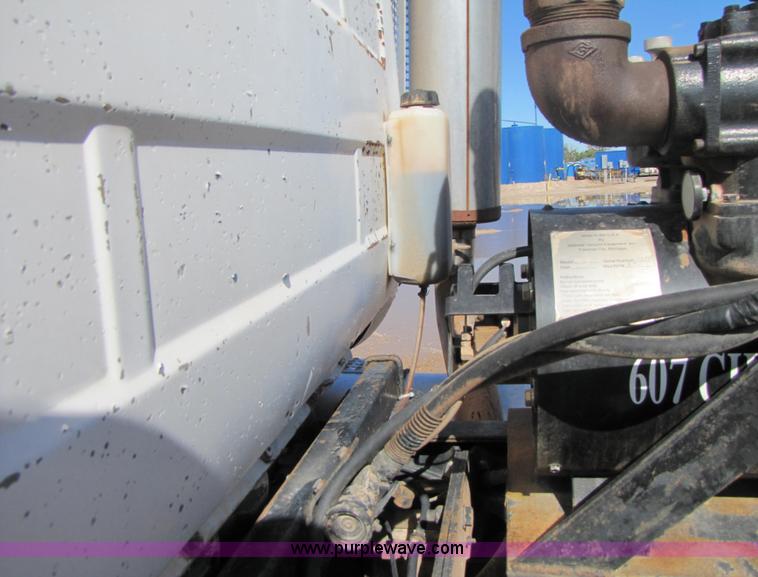 image for item A4631 1986 Mack R688ST semi truck