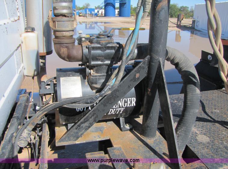 image for item A4631 1986 Mack R688ST semi truck