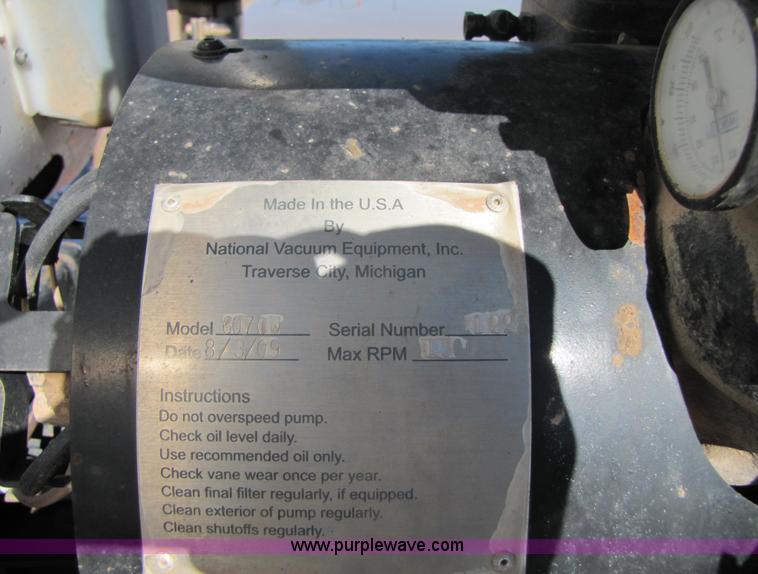 image for item A4631 1986 Mack R688ST semi truck