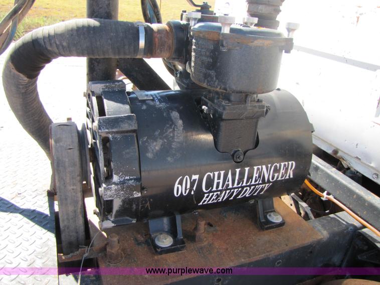 image for item A4631 1986 Mack R688ST semi truck