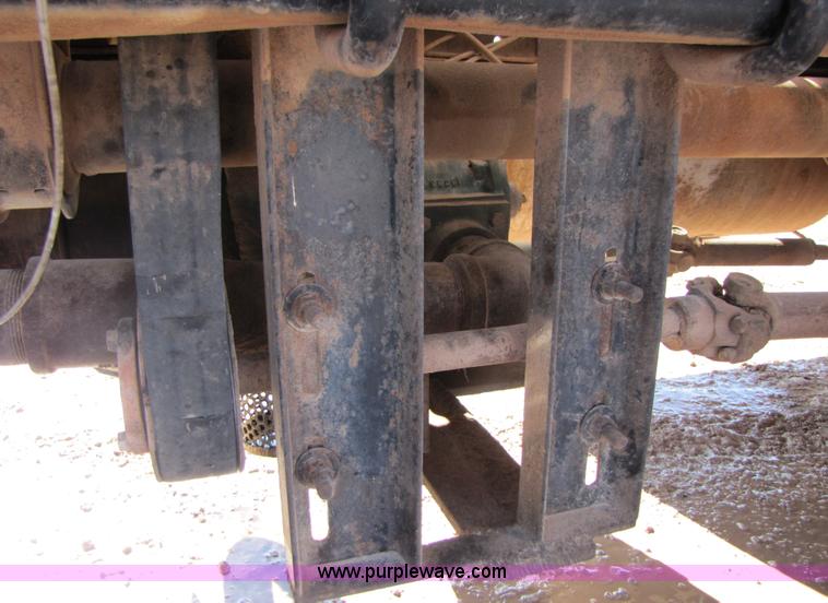 image for item A4631 1986 Mack R688ST semi truck