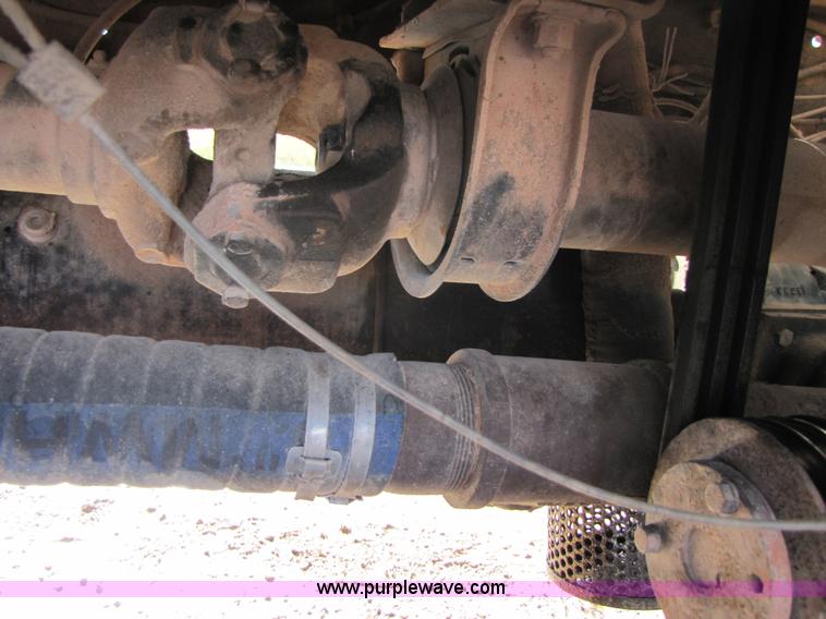 image for item A4631 1986 Mack R688ST semi truck