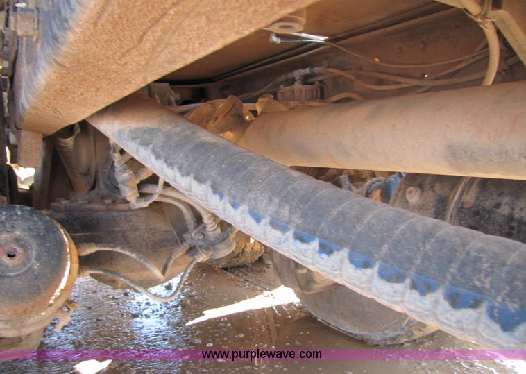 image for item A4631 1986 Mack R688ST semi truck