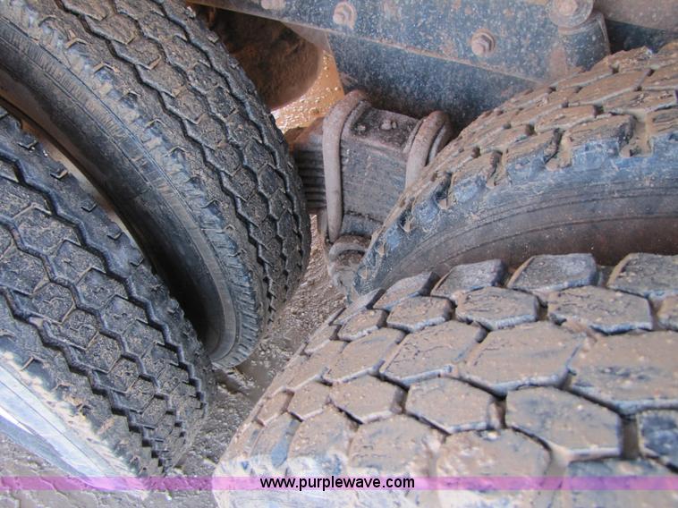 image for item A4631 1986 Mack R688ST semi truck