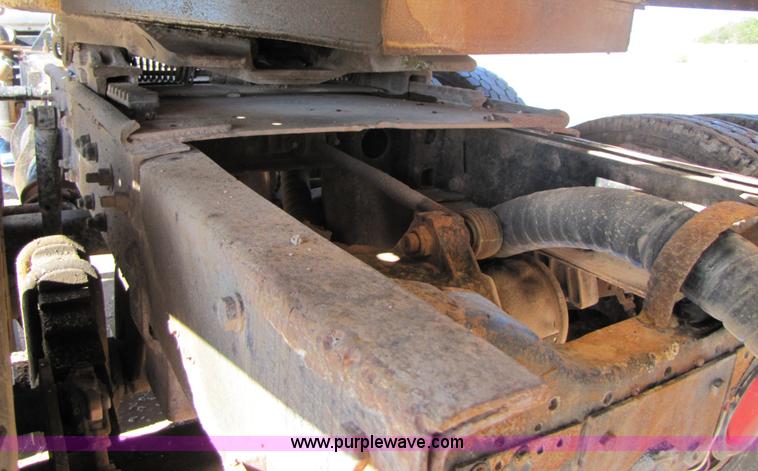 image for item A4631 1986 Mack R688ST semi truck