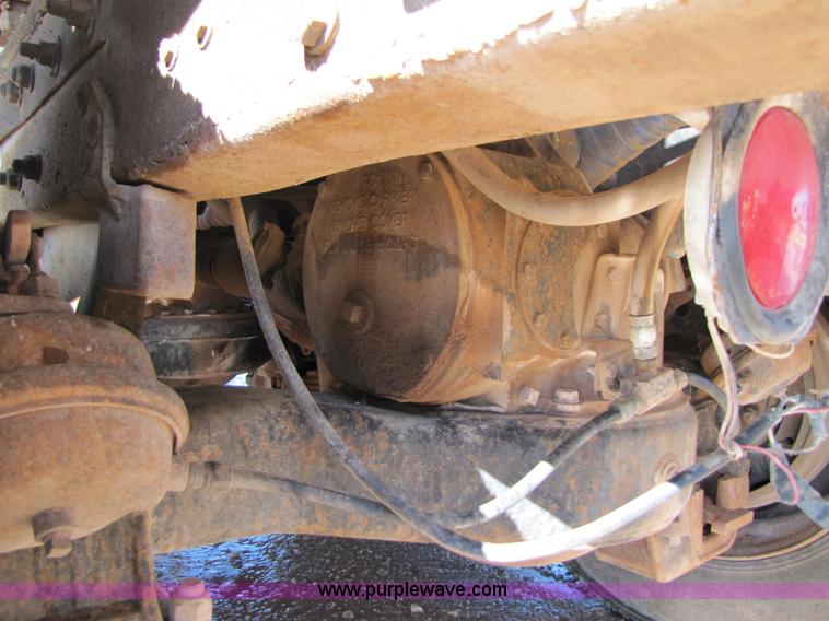 image for item A4631 1986 Mack R688ST semi truck