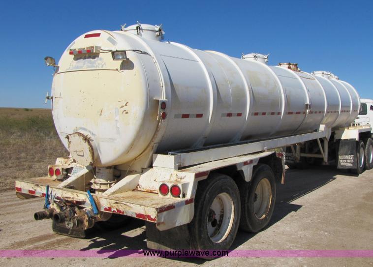 image for item A4632 1979 shop built 150 barrel vacuum trailer