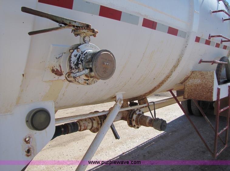 image for item A4632 1979 shop built 150 barrel vacuum trailer