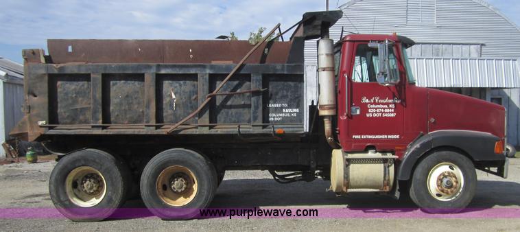 image for item A4723 1988 White WCA dump truck