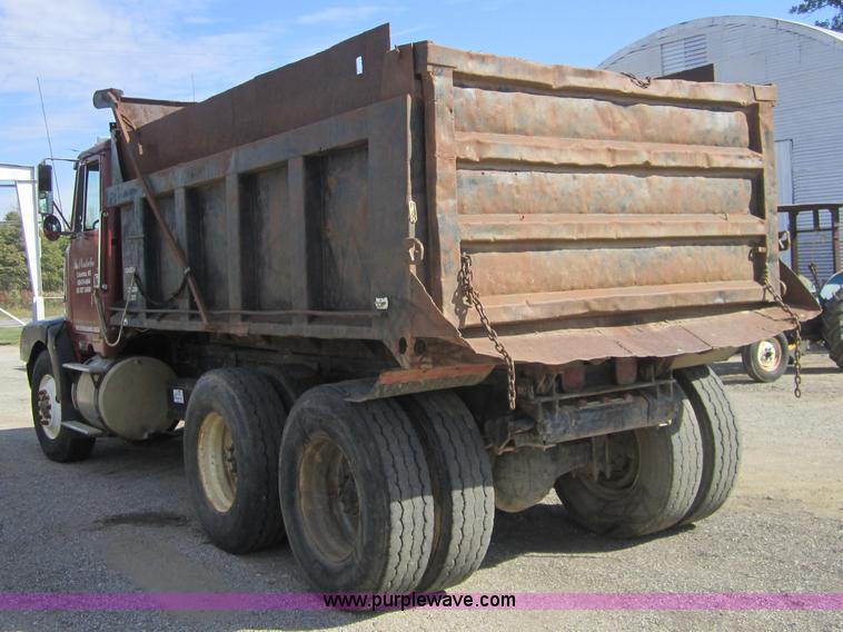 image for item A4723 1988 White WCA dump truck
