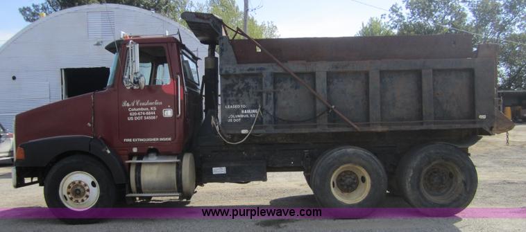 image for item A4723 1988 White WCA dump truck