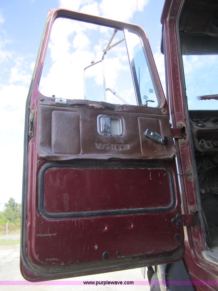 image for item A4723 1988 White WCA dump truck