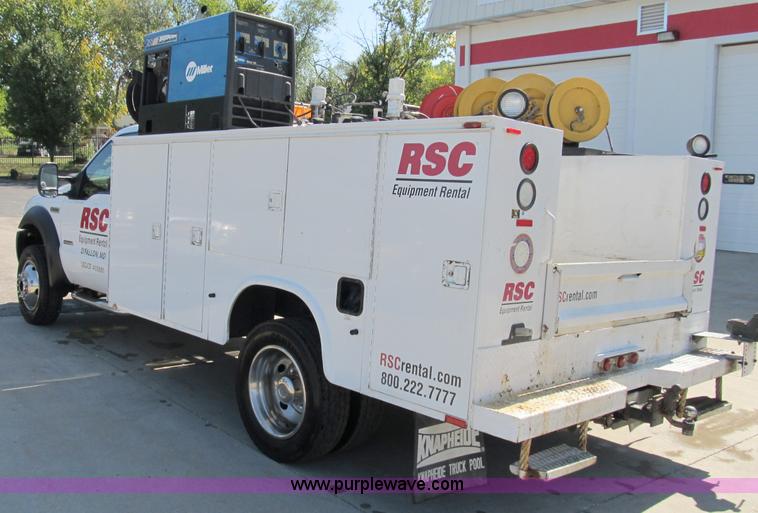 image for item B2504 2006 Ford F550 XL Super Duty pickup truck