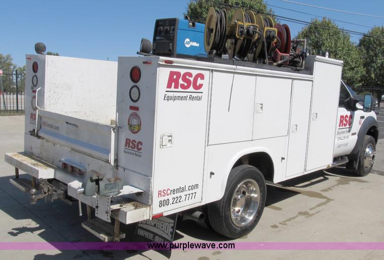 image for item B2504 2006 Ford F550 XL Super Duty pickup truck