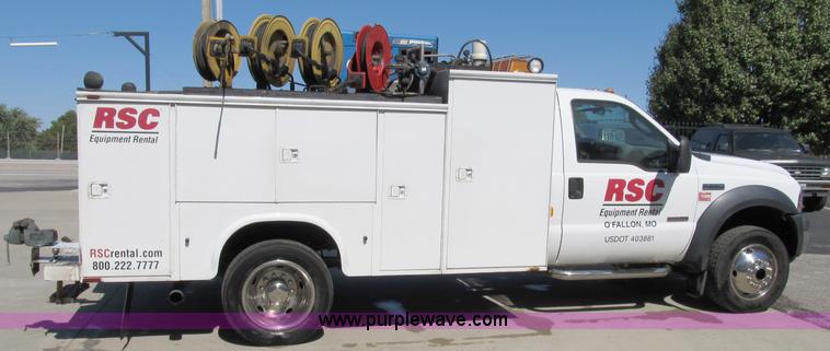 image for item B2504 2006 Ford F550 XL Super Duty pickup truck