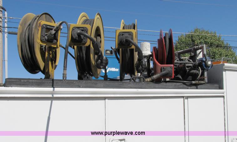 image for item B2504 2006 Ford F550 XL Super Duty pickup truck