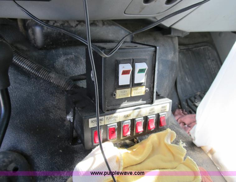 image for item B2504 2006 Ford F550 XL Super Duty pickup truck