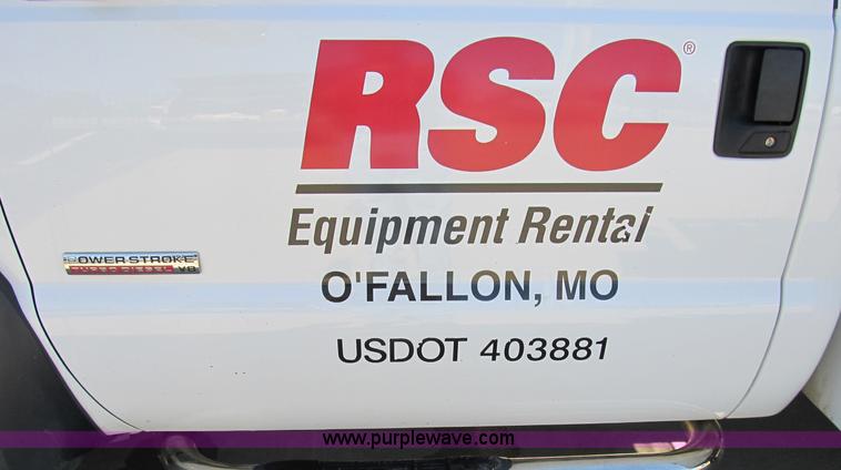 image for item B2504 2006 Ford F550 XL Super Duty pickup truck