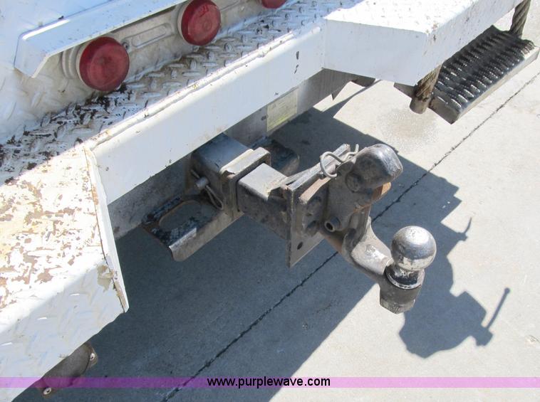 image for item B2504 2006 Ford F550 XL Super Duty pickup truck