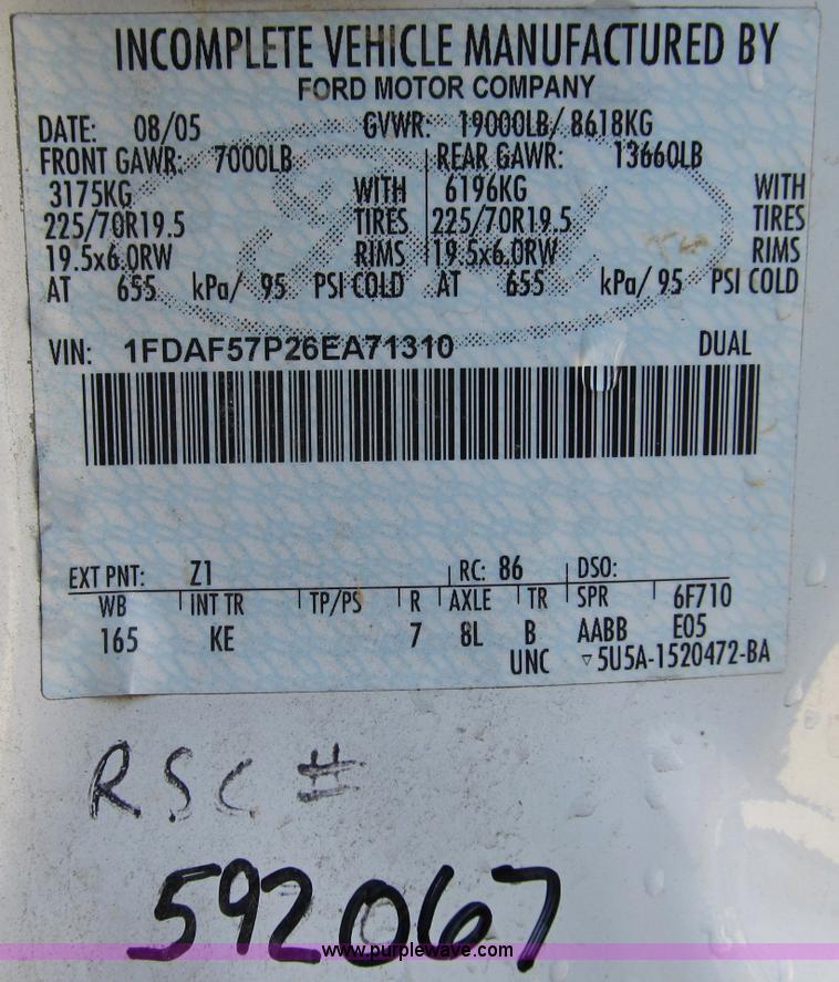 image for item B2504 2006 Ford F550 XL Super Duty pickup truck