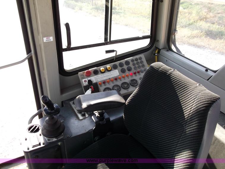 image for item B5023 2006 John Deere 655C Series II track loader