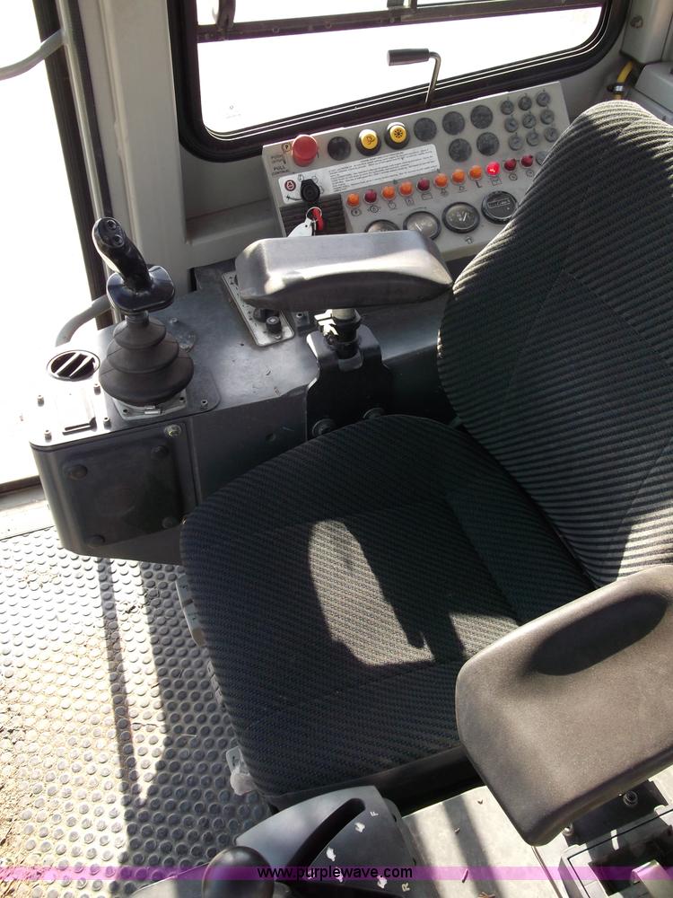 image for item B5023 2006 John Deere 655C Series II track loader