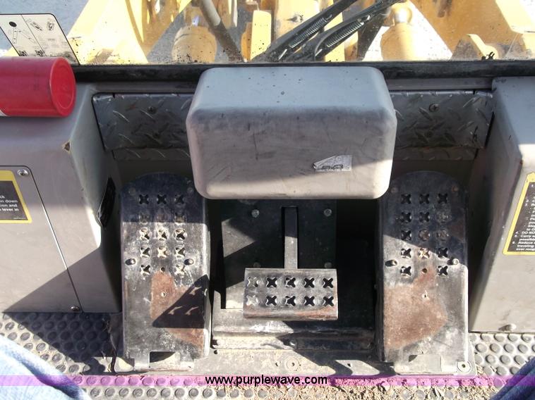 image for item B5023 2006 John Deere 655C Series II track loader