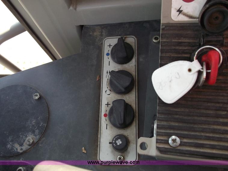 image for item B5023 2006 John Deere 655C Series II track loader