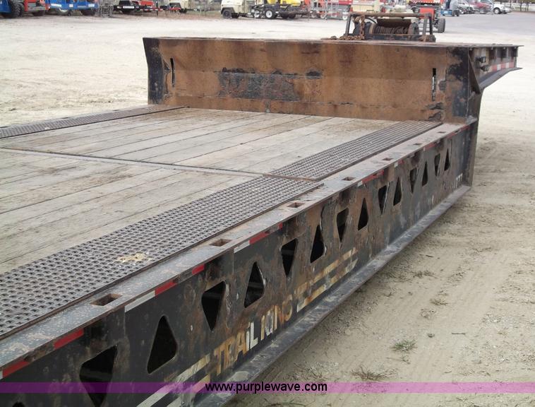 image for item B5024 2005 Trail King TK70HT Hydra Tail 48' trailer