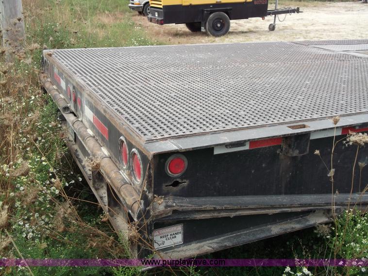 image for item B5024 2005 Trail King TK70HT Hydra Tail 48' trailer