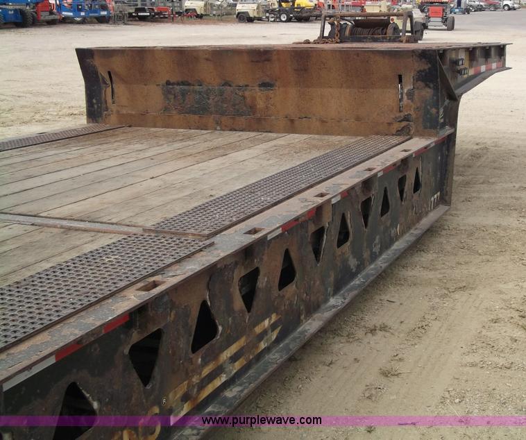 image for item B5024 2005 Trail King TK70HT Hydra Tail 48' trailer