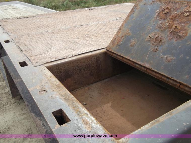 image for item B5024 2005 Trail King TK70HT Hydra Tail 48' trailer