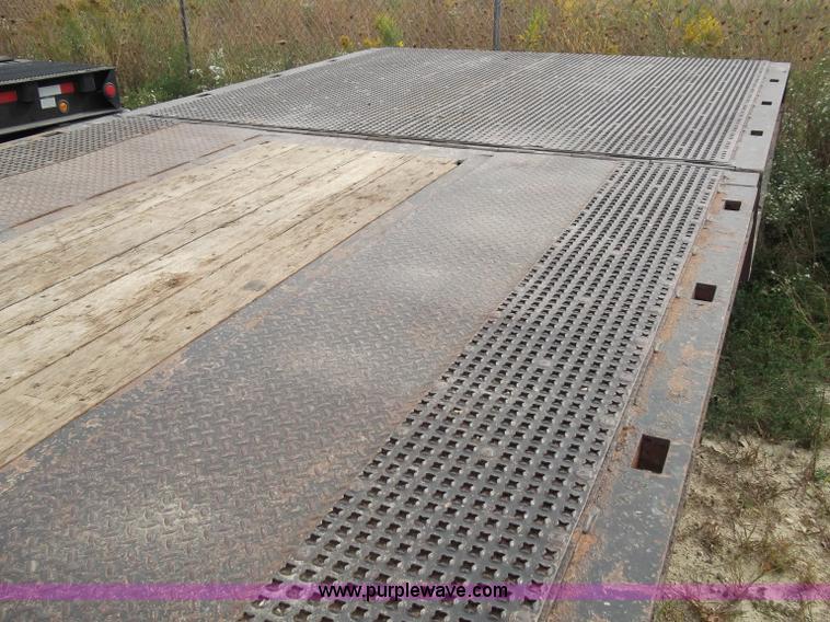 image for item B5024 2005 Trail King TK70HT Hydra Tail 48' trailer