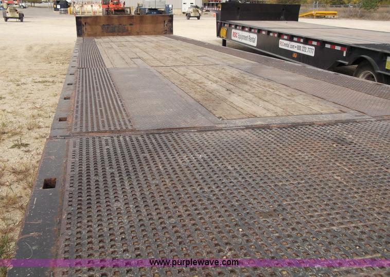 image for item B5024 2005 Trail King TK70HT Hydra Tail 48' trailer