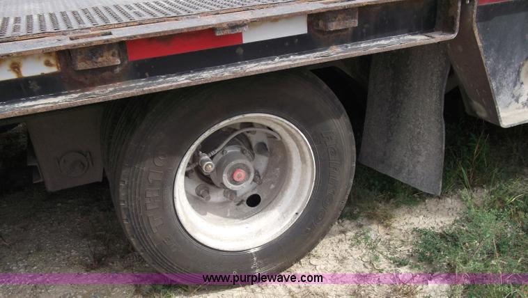 image for item B5024 2005 Trail King TK70HT Hydra Tail 48' trailer