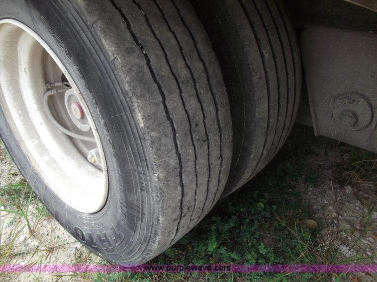 image for item B5024 2005 Trail King TK70HT Hydra Tail 48' trailer