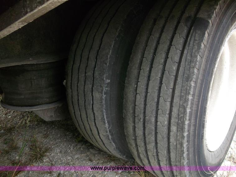 image for item B5024 2005 Trail King TK70HT Hydra Tail 48' trailer