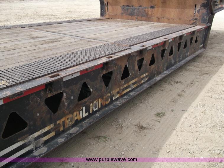 image for item B5024 2005 Trail King TK70HT Hydra Tail 48' trailer