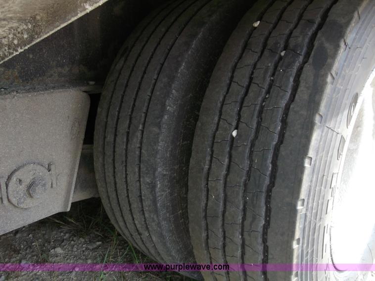 image for item B5024 2005 Trail King TK70HT Hydra Tail 48' trailer