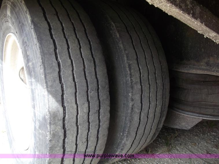 image for item B5024 2005 Trail King TK70HT Hydra Tail 48' trailer