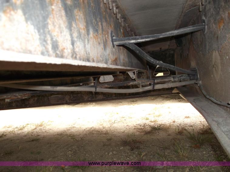 image for item B5024 2005 Trail King TK70HT Hydra Tail 48' trailer