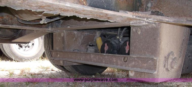 image for item B5024 2005 Trail King TK70HT Hydra Tail 48' trailer