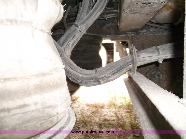 image for item B5024 2005 Trail King TK70HT Hydra Tail 48' trailer