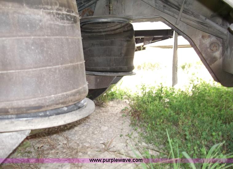 image for item B5024 2005 Trail King TK70HT Hydra Tail 48' trailer