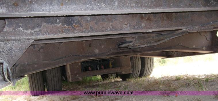 image for item B5024 2005 Trail King TK70HT Hydra Tail 48' trailer