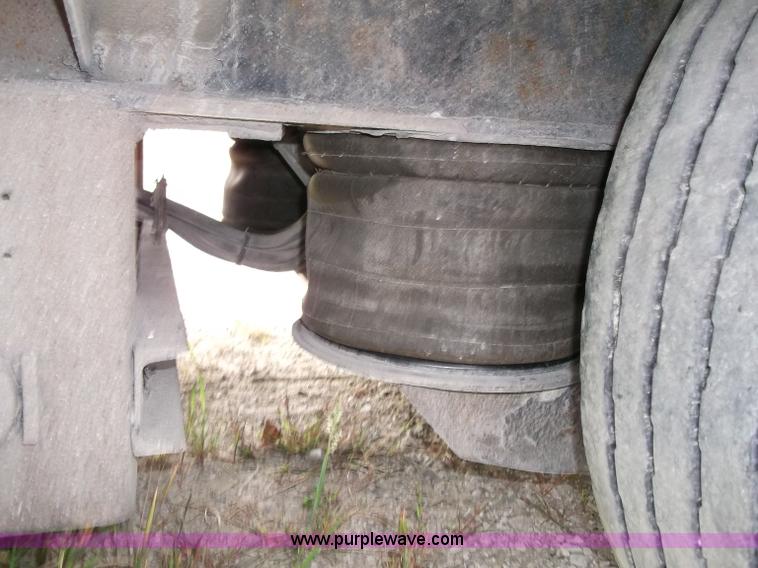 image for item B5024 2005 Trail King TK70HT Hydra Tail 48' trailer