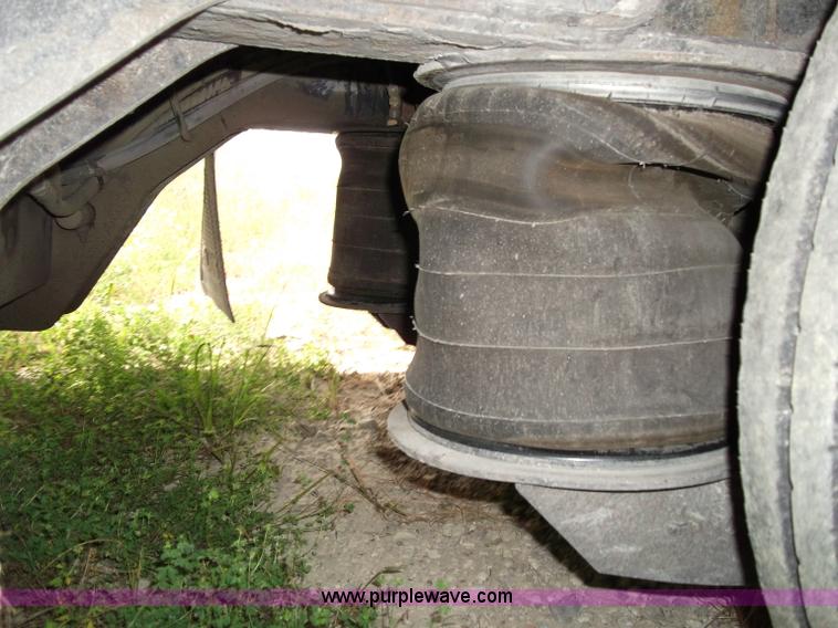 image for item B5024 2005 Trail King TK70HT Hydra Tail 48' trailer